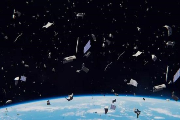 太空垃圾如何清理?卫星测试用鱼叉击中太空垃圾碎片